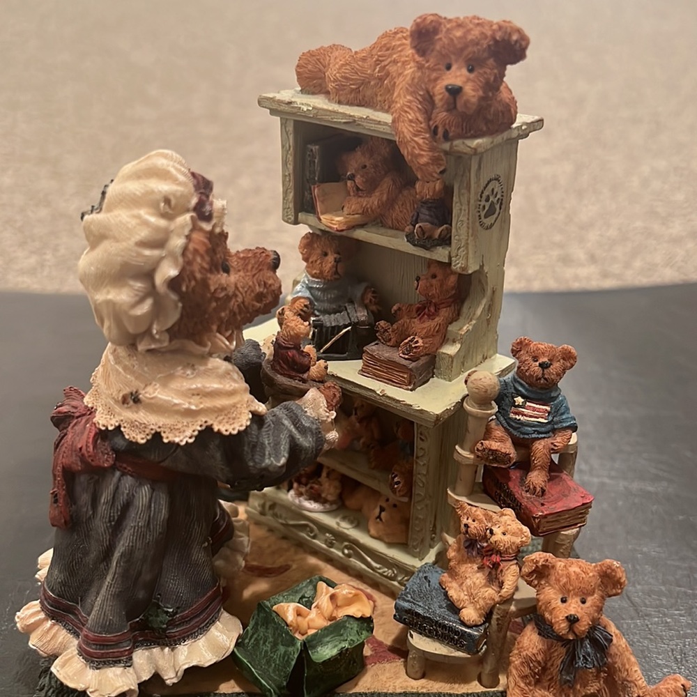 Boyd’s Bears & Friends “The Bearstone Collection” Ms. Needsemall… LE #3277/5000 - Picture 2 of 4